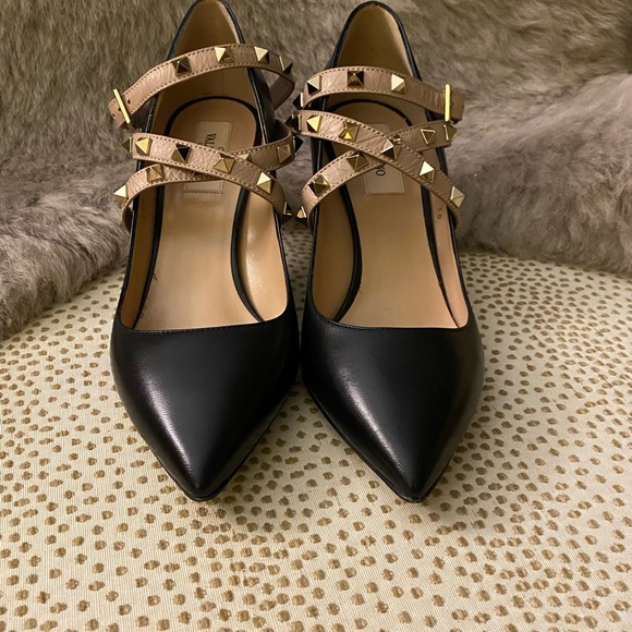 New without tags Valentino Garavani Studwrap black leather heels. Size 38. - Picture 2 of 7